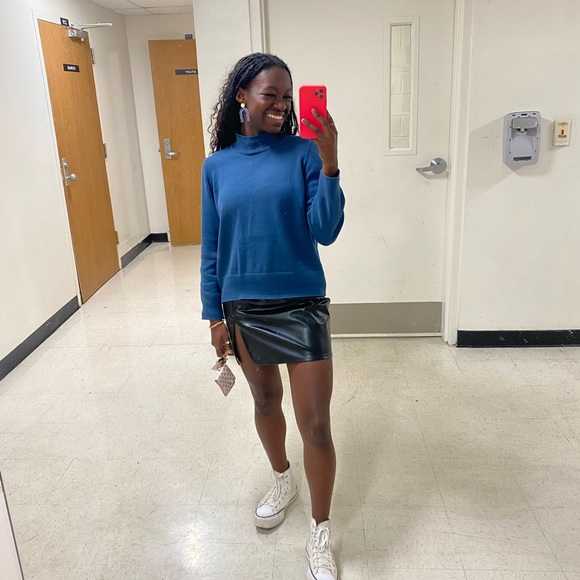 mini black pencil skirt with slit, size medium - Picture 3 of 4